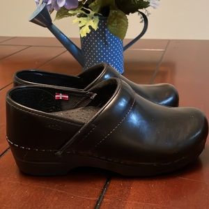 Sanita: Addison slip resident work clogs. Brand new.